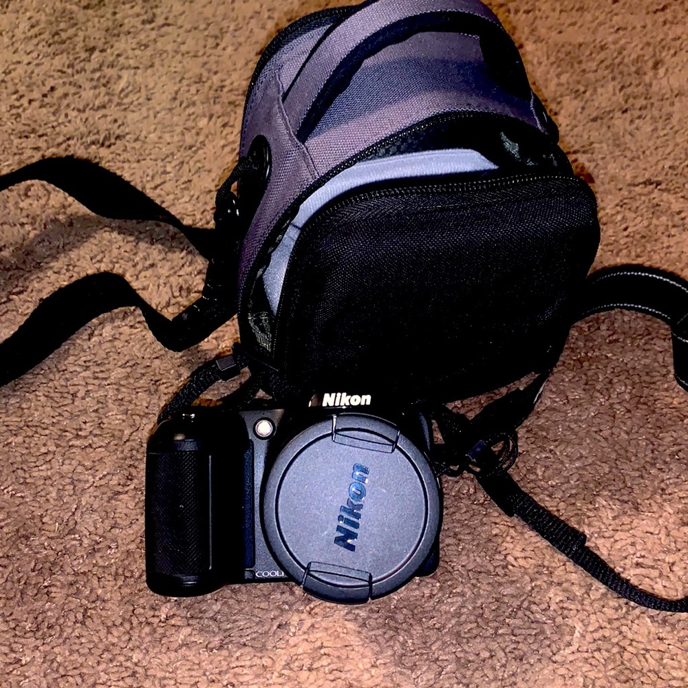 Nikon Coolpix L330 camera